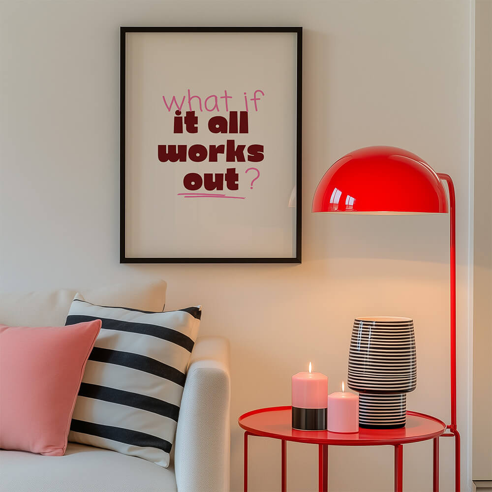 Poster mit dem Spruch "What if it all works out" im Wohnzimmer über der Couch